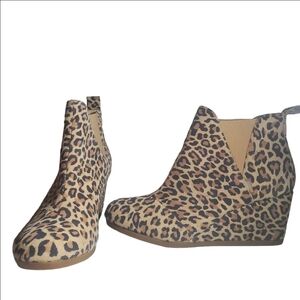 TOMS Kelsey Wedge Ankle Booties Desert Tan Leopard Print Suede Size Women's 8.5